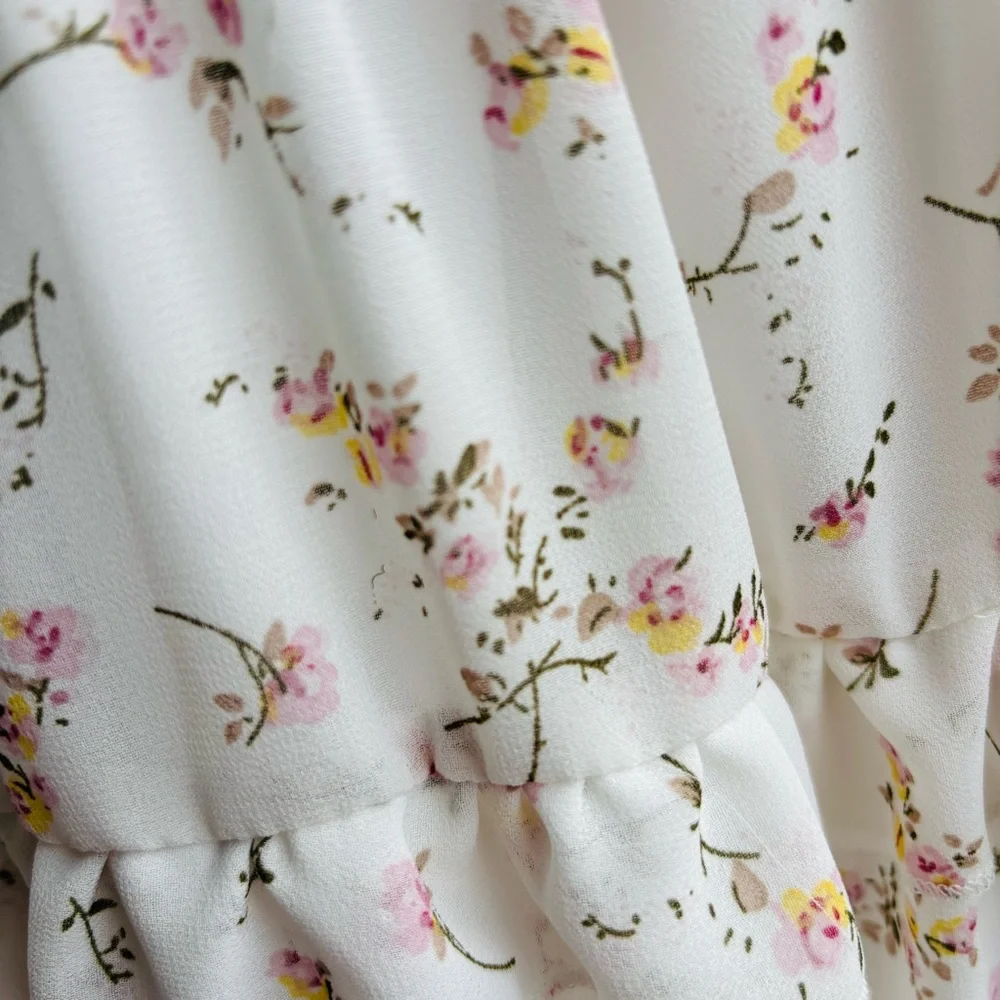 Trendy Boutique Cream Smocked Floral Tiered Sleeveless Sundress Size Medium - Picture 5 of 9